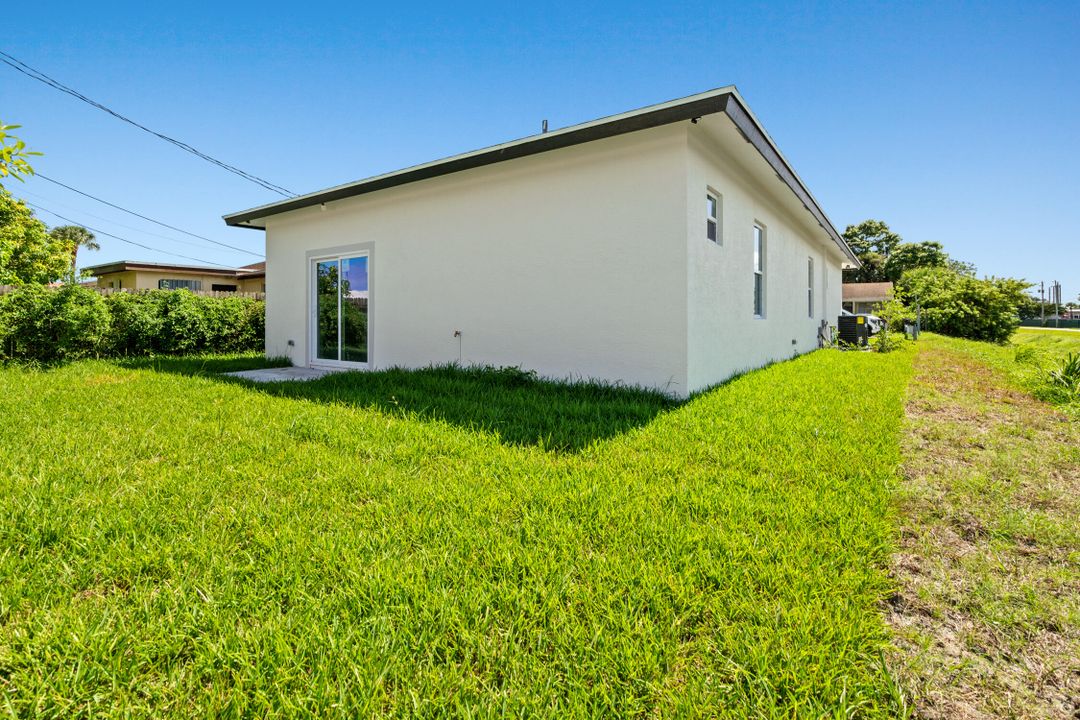 For Sale: $430,000 (4 beds, 2 baths, 1600 Square Feet)