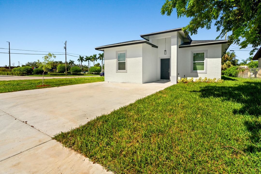 For Sale: $430,000 (4 beds, 2 baths, 1600 Square Feet)