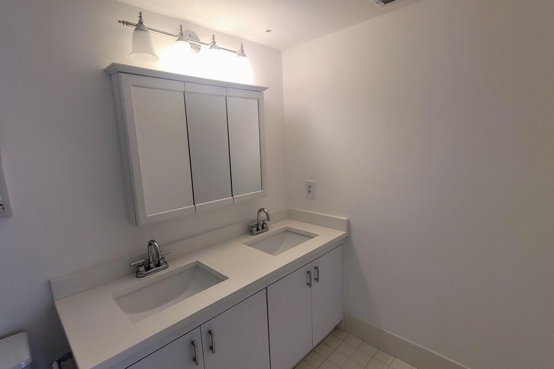 For Rent: $2,350 (2 beds, 2 baths, 1156 Square Feet)