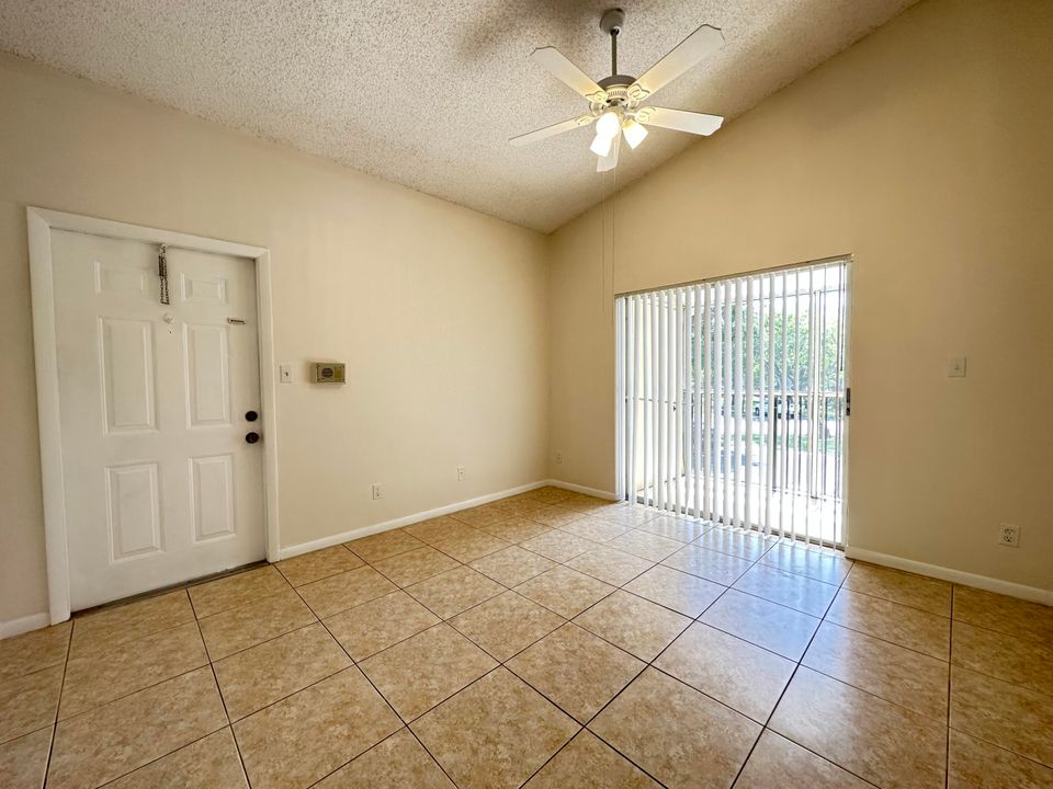 For Rent: $1,900 (2 beds, 2 baths, 891 Square Feet)