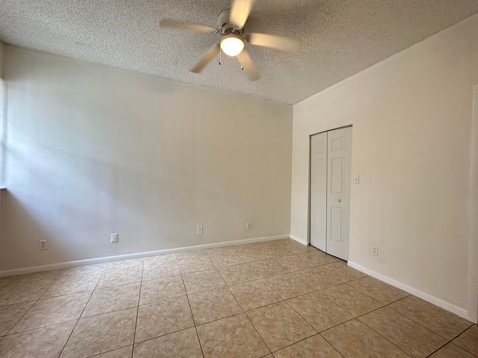 For Rent: $1,900 (2 beds, 2 baths, 891 Square Feet)