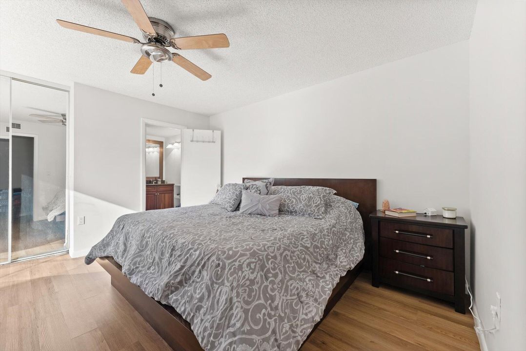 For Sale: $289,000 (2 beds, 2 baths, 1236 Square Feet)