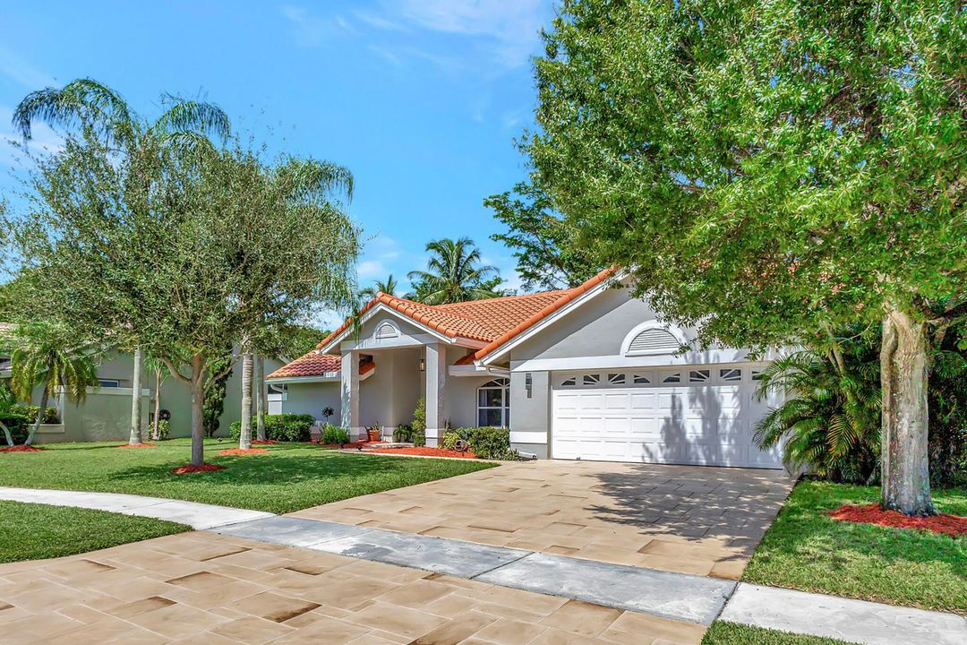 For Sale: $715,000 (3 beds, 2 baths, 2192 Square Feet)