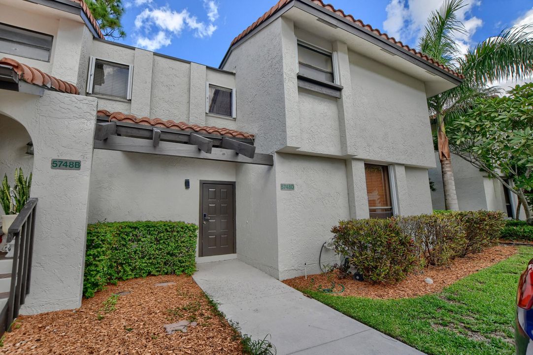 For Sale: $445,000 (2 beds, 2 baths, 1574 Square Feet)