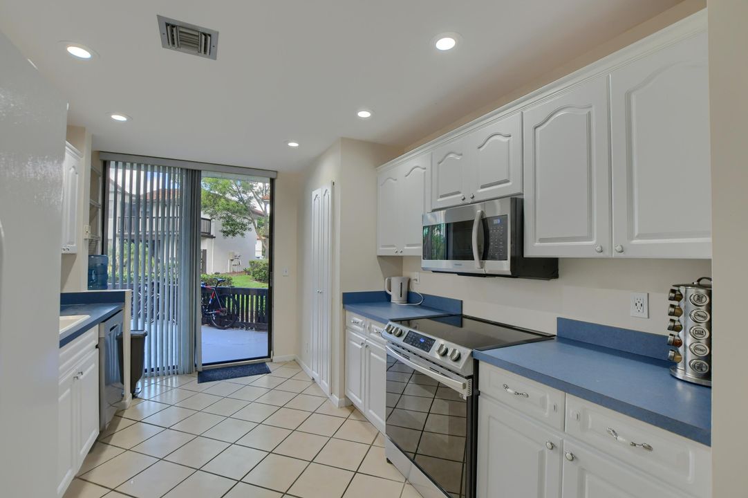 For Sale: $445,000 (2 beds, 2 baths, 1574 Square Feet)