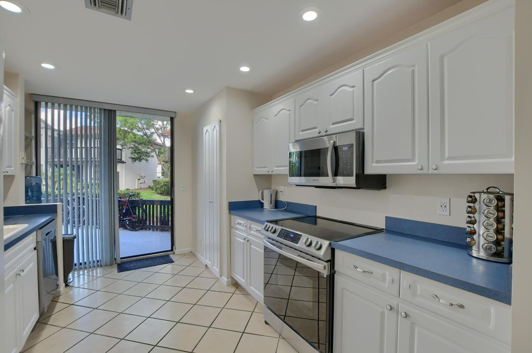 For Sale: $445,000 (2 beds, 2 baths, 1574 Square Feet)