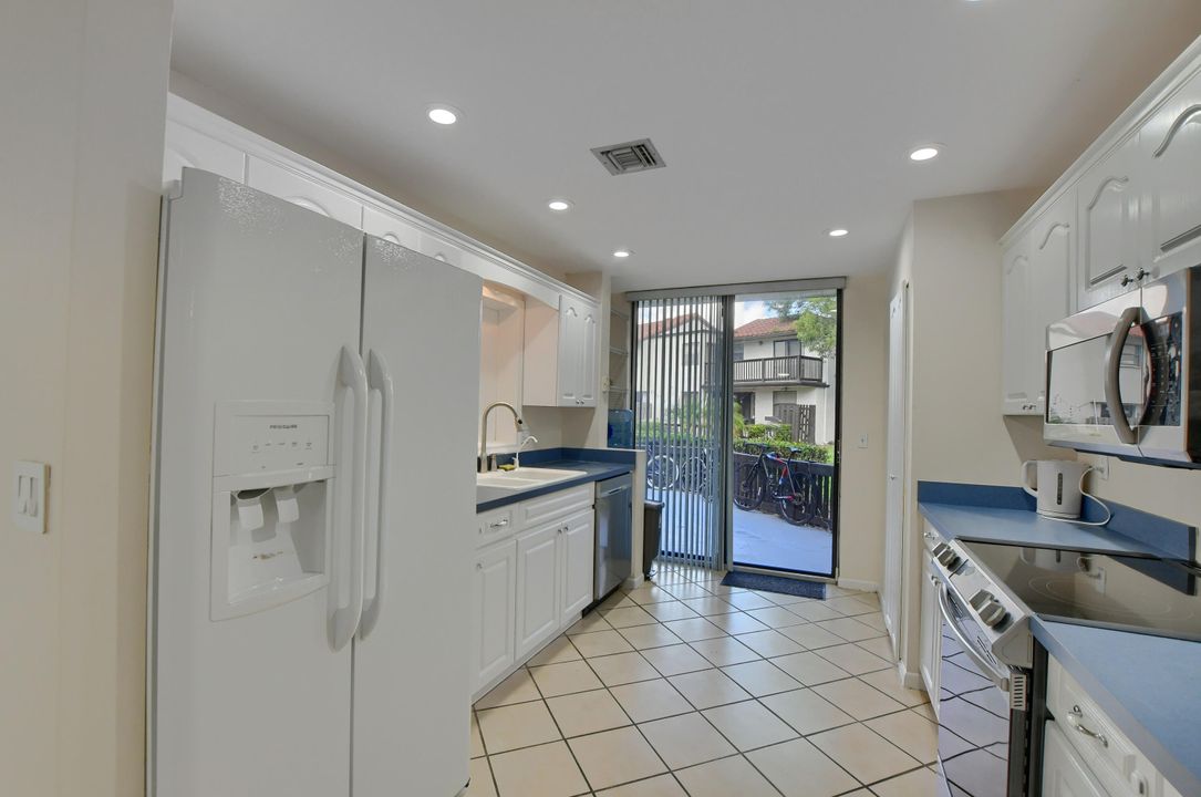 For Sale: $445,000 (2 beds, 2 baths, 1574 Square Feet)