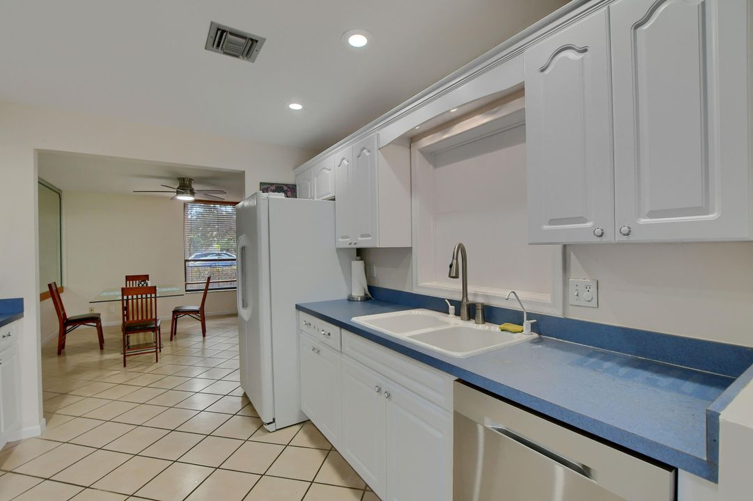 For Sale: $445,000 (2 beds, 2 baths, 1574 Square Feet)