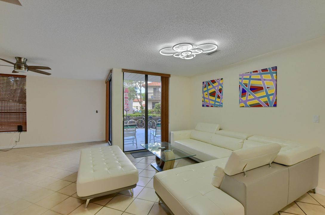 For Sale: $445,000 (2 beds, 2 baths, 1574 Square Feet)