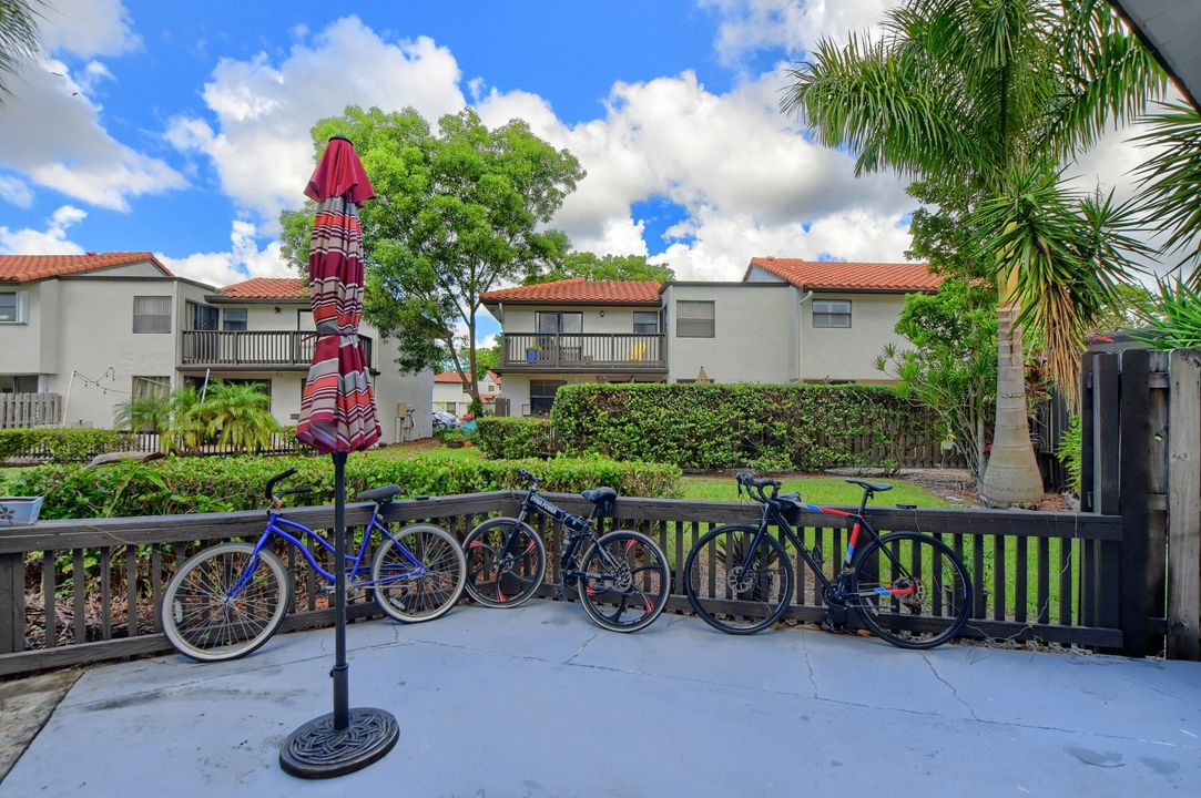 For Sale: $445,000 (2 beds, 2 baths, 1574 Square Feet)