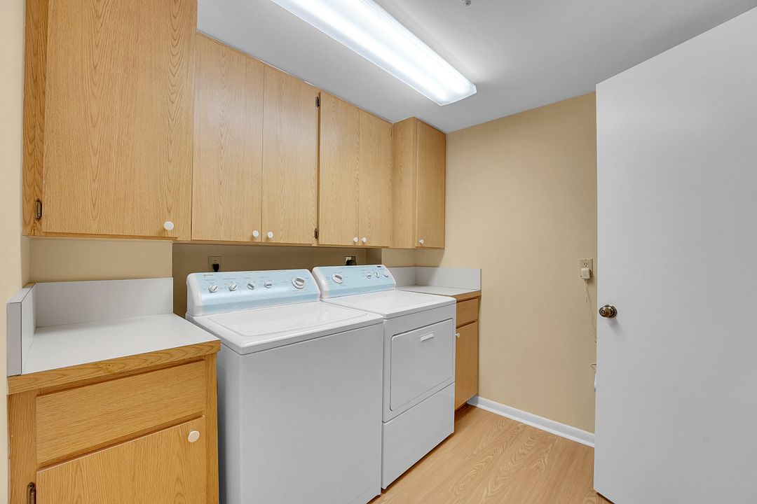 For Sale: $600,000 (2 beds, 2 baths, 1385 Square Feet)