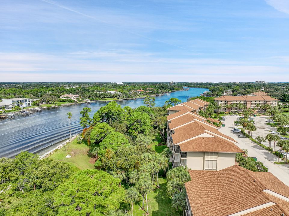 For Sale: $600,000 (2 beds, 2 baths, 1385 Square Feet)