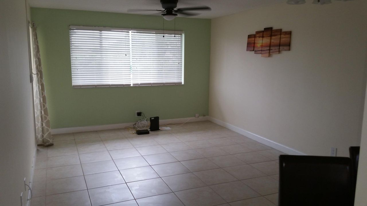 For Sale: $79,900 (1 beds, 1 baths, 744 Square Feet)