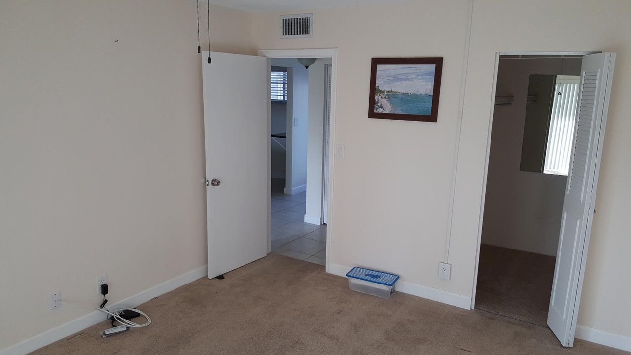 For Sale: $79,900 (1 beds, 1 baths, 744 Square Feet)