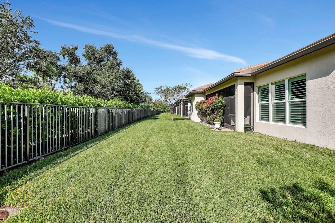 For Sale: $719,000 (2 beds, 2 baths, 2580 Square Feet)