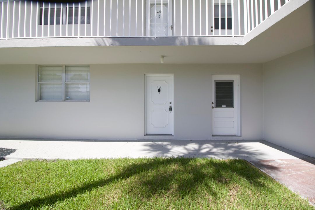 For Sale: $215,000 (2 beds, 2 baths, 1050 Square Feet)