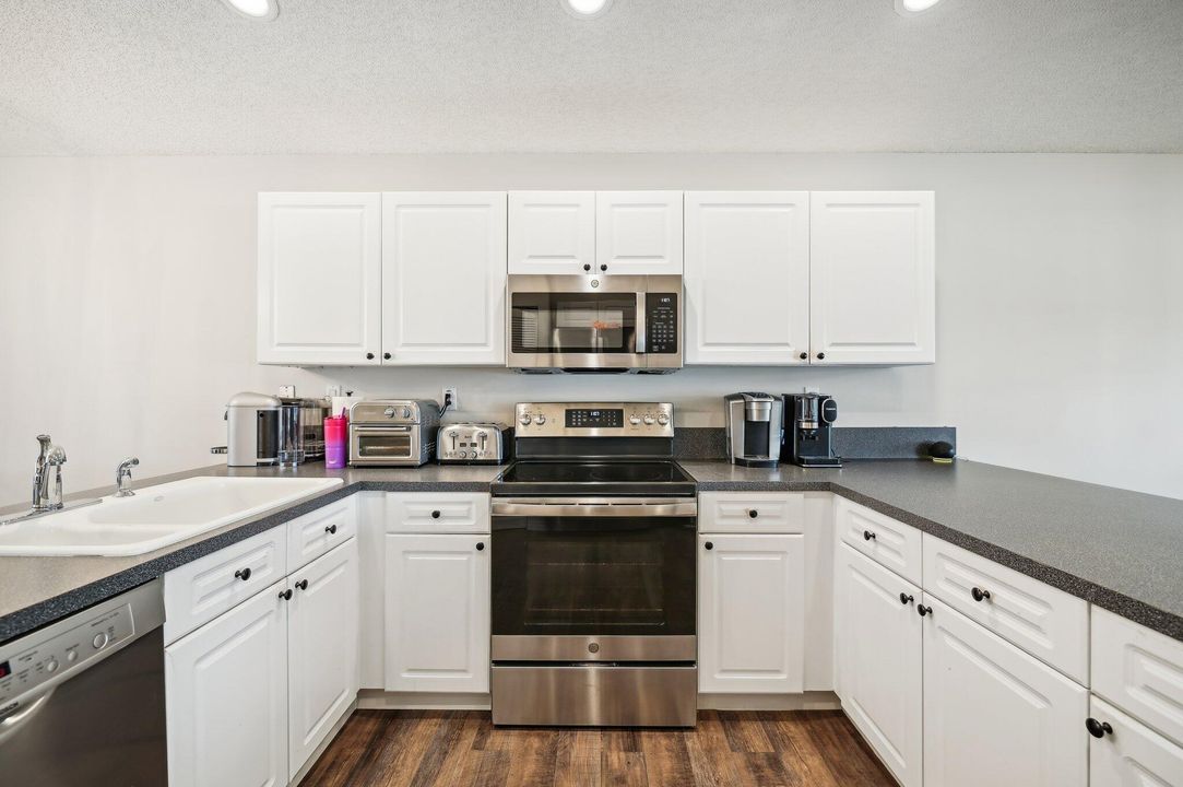 For Sale: $629,900 (3 beds, 2 baths, 1873 Square Feet)