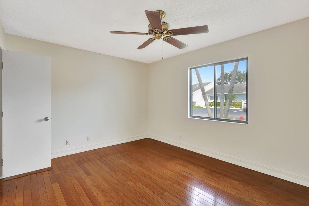 For Sale: $315,000 (2 beds, 2 baths, 1384 Square Feet)