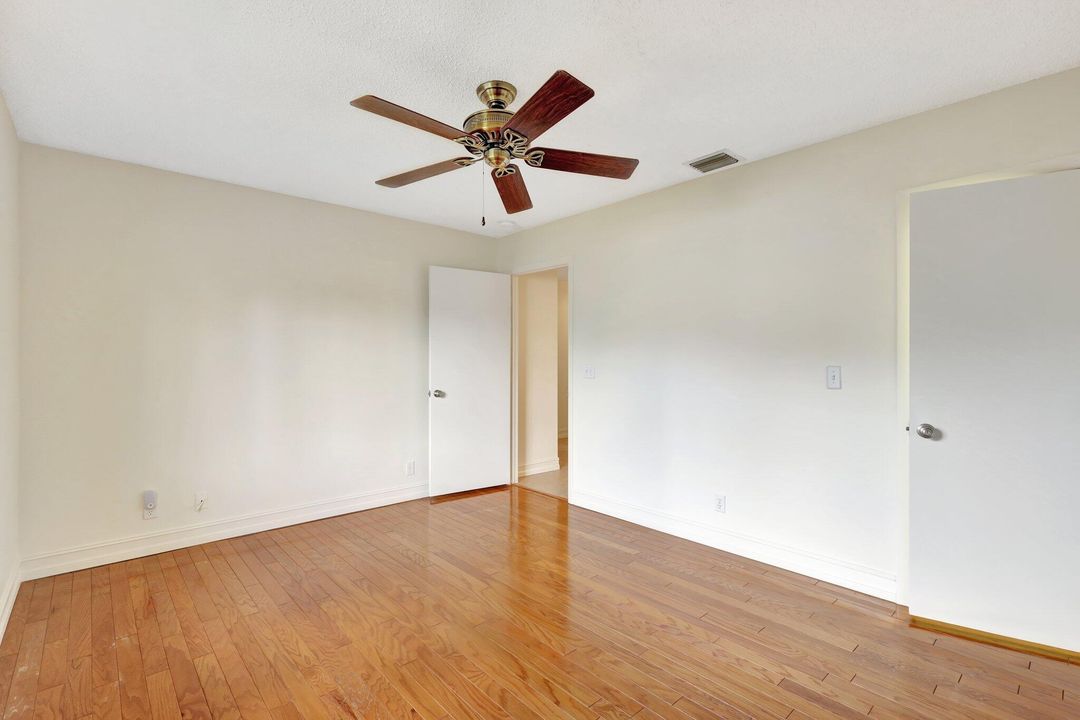 For Sale: $315,000 (2 beds, 2 baths, 1384 Square Feet)