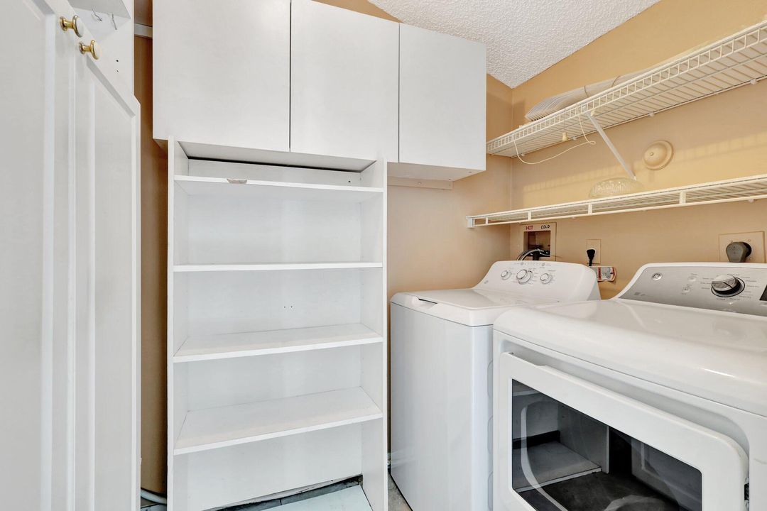 For Sale: $315,000 (2 beds, 2 baths, 1384 Square Feet)