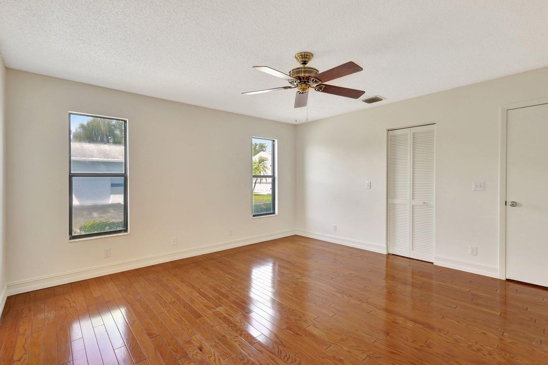 For Sale: $315,000 (2 beds, 2 baths, 1384 Square Feet)