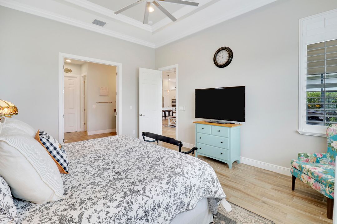 For Sale: $629,900 (2 beds, 2 baths, 1932 Square Feet)