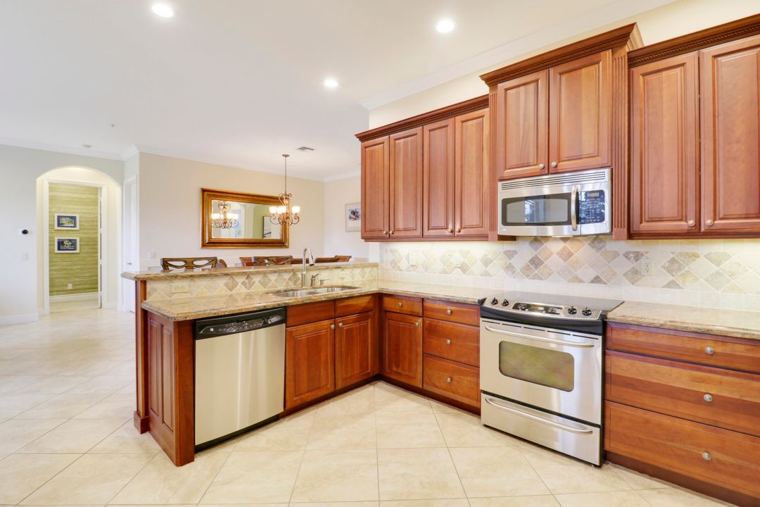 For Sale: $374,900 (2 beds, 2 baths, 1785 Square Feet)