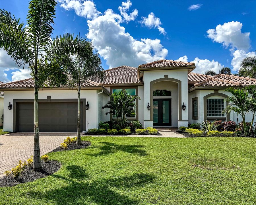 For Sale: $850,000 (3 beds, 3 baths, 2196 Square Feet)