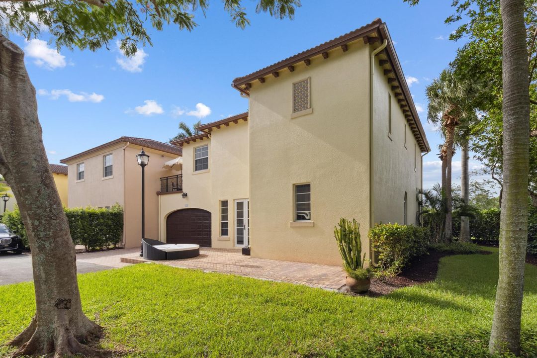 For Sale: $863,500 (3 beds, 2 baths, 2430 Square Feet)