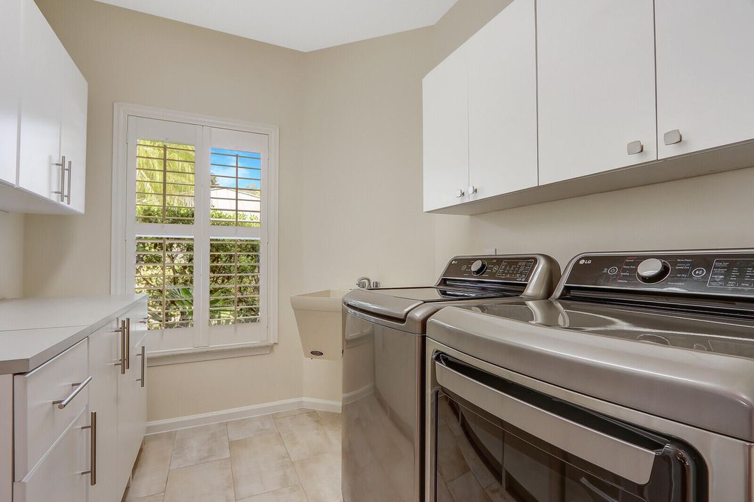 For Sale: $379,000 (3 beds, 2 baths, 1789 Square Feet)