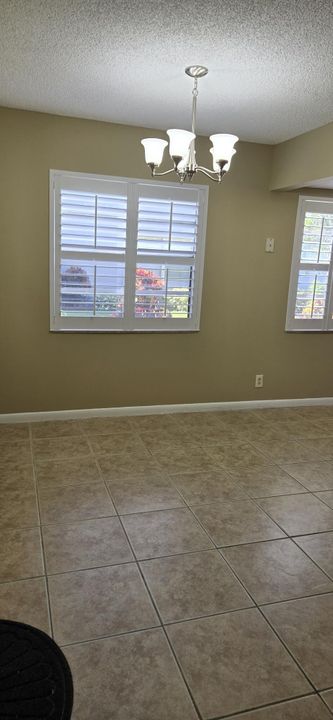 For Sale: $159,000 (2 beds, 2 baths, 902 Square Feet)