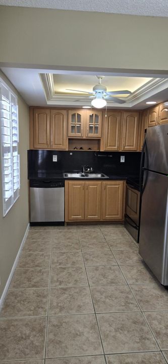 For Sale: $159,000 (2 beds, 2 baths, 902 Square Feet)