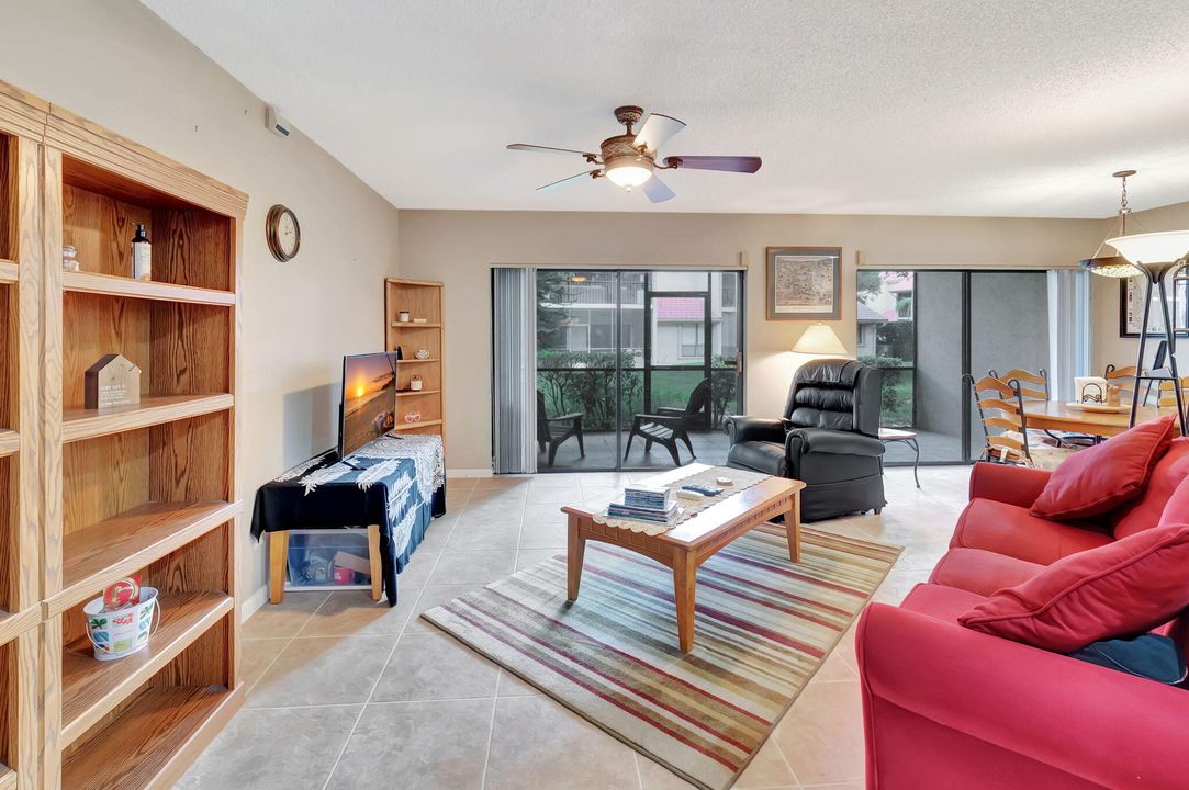 For Sale: $339,000 (2 beds, 1 baths, 1025 Square Feet)