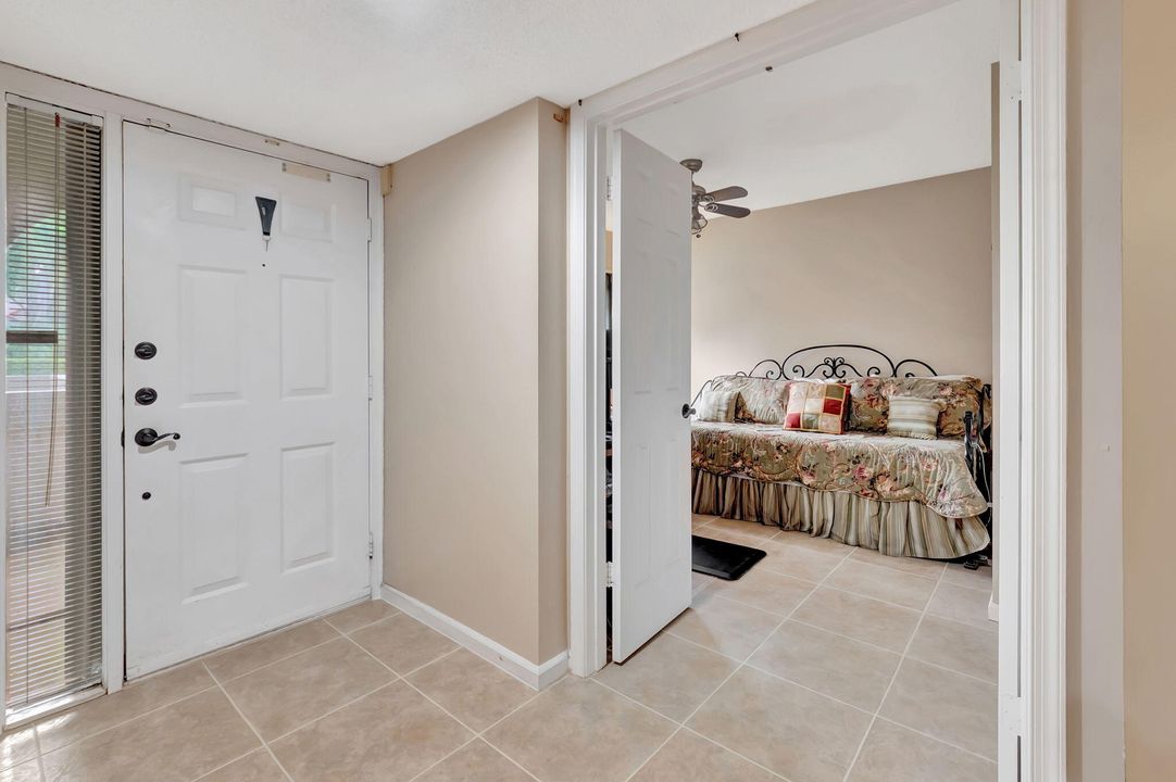 For Sale: $339,000 (2 beds, 1 baths, 1025 Square Feet)