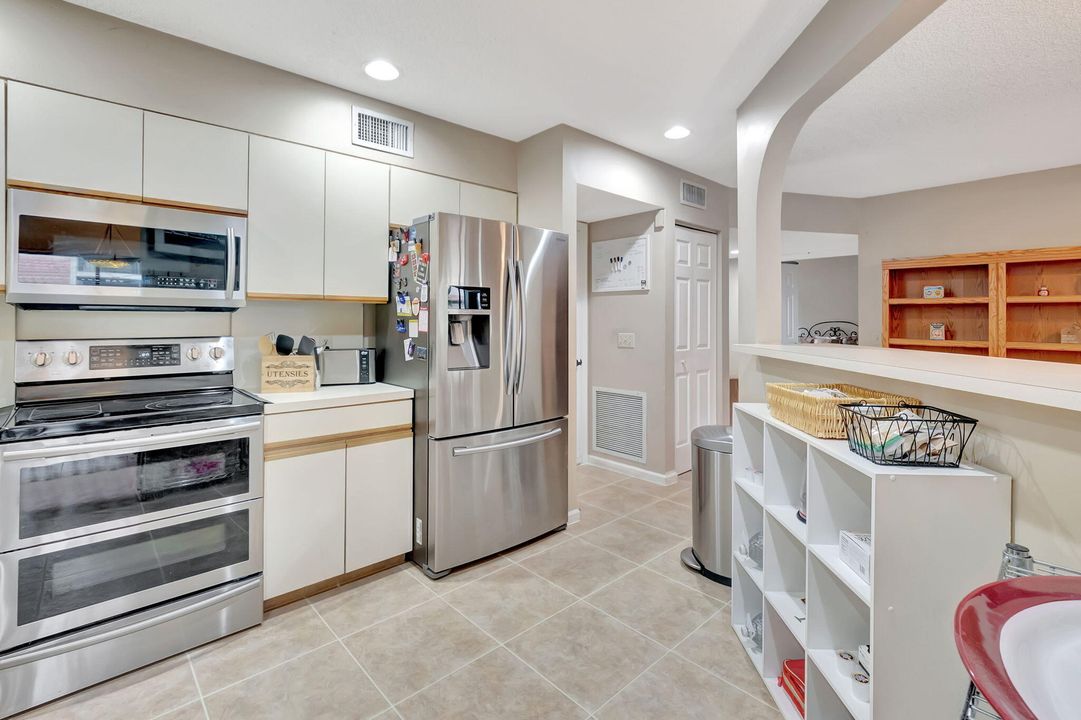 For Sale: $339,000 (2 beds, 1 baths, 1025 Square Feet)