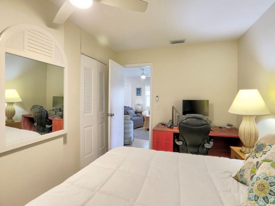 For Sale: $325,000 (2 beds, 1 baths, 783 Square Feet)