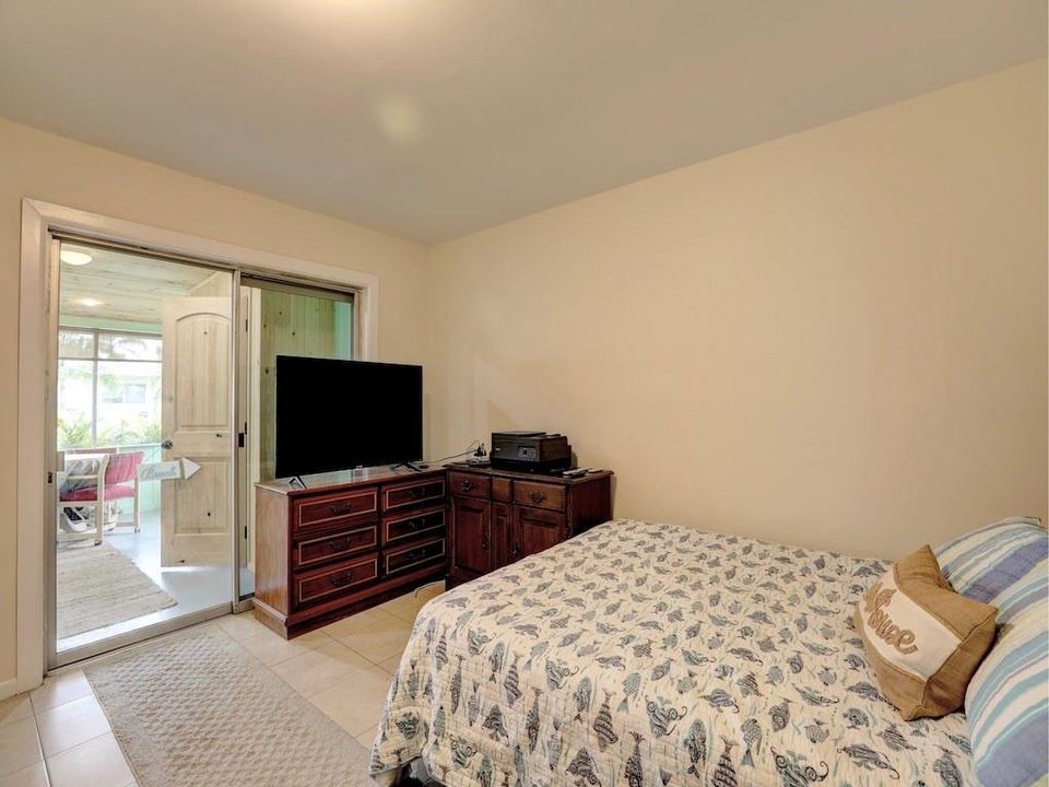 For Sale: $325,000 (2 beds, 1 baths, 783 Square Feet)