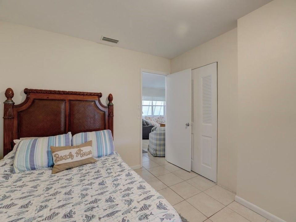 For Sale: $325,000 (2 beds, 1 baths, 783 Square Feet)