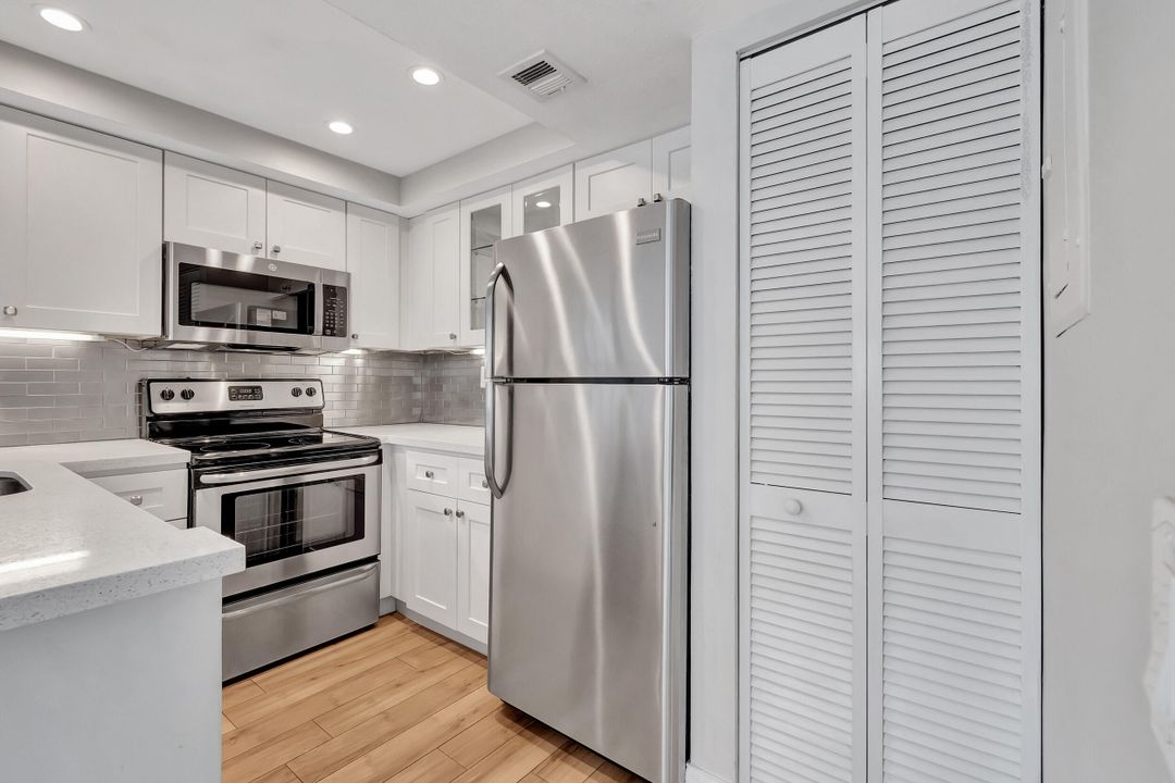 Active With Contract: $174,900 (1 beds, 1 baths, 527 Square Feet)