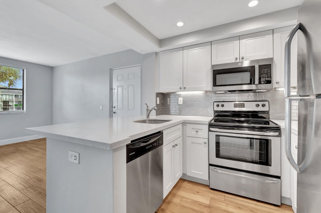 Active With Contract: $174,900 (1 beds, 1 baths, 527 Square Feet)