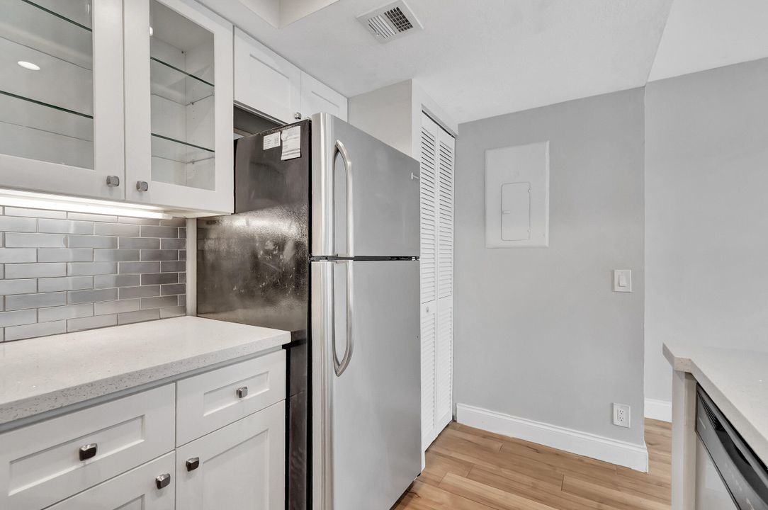 Active With Contract: $174,900 (1 beds, 1 baths, 527 Square Feet)