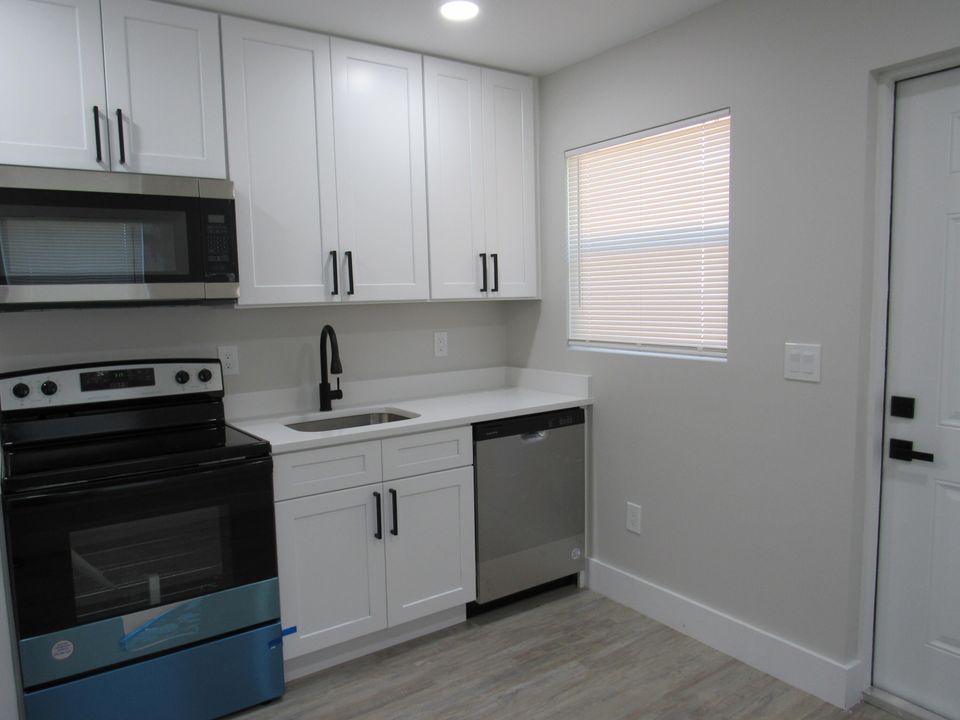 For Rent: $2,500 (2 beds, 1 baths, 730 Square Feet)