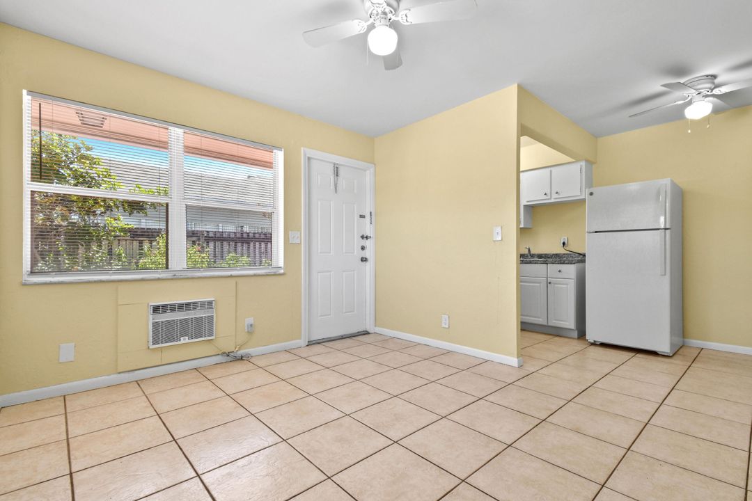 Active With Contract: $1,350 (1 beds, 1 baths, 620 Square Feet)