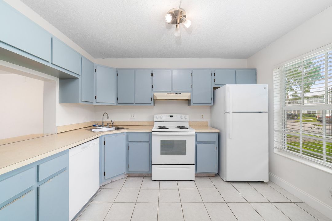 For Sale: $274,900 (2 beds, 2 baths, 1554 Square Feet)