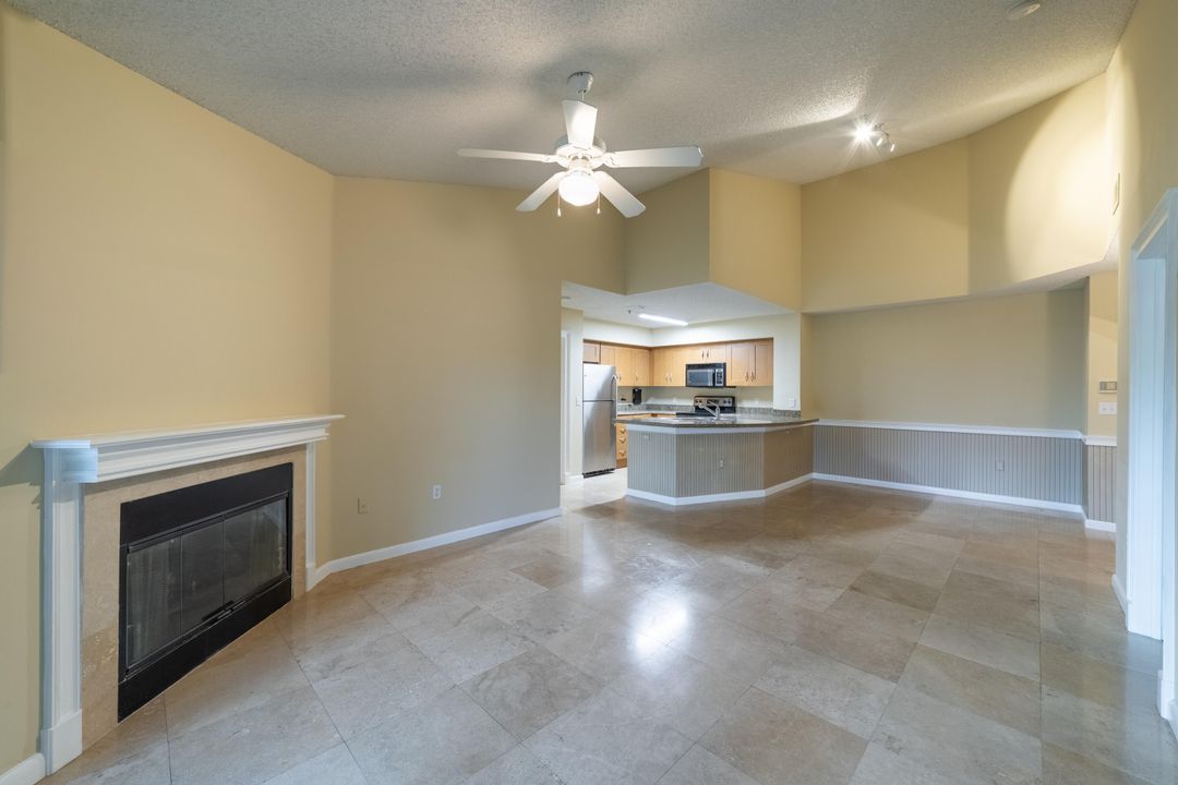 For Sale: $375,000 (2 beds, 2 baths, 997 Square Feet)