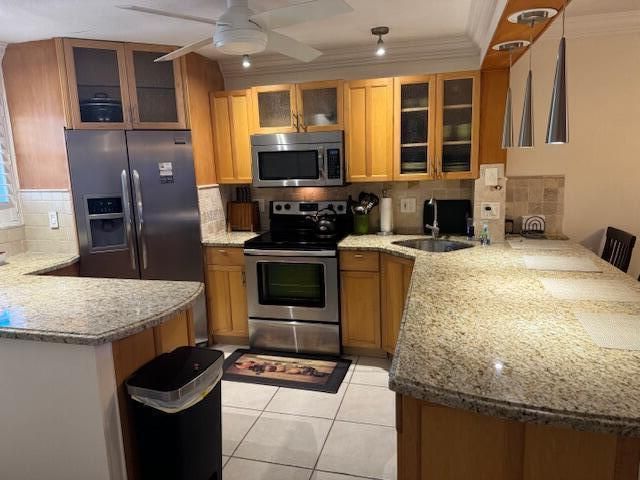 For Rent: $2,700 (2 beds, 2 baths, 988 Square Feet)