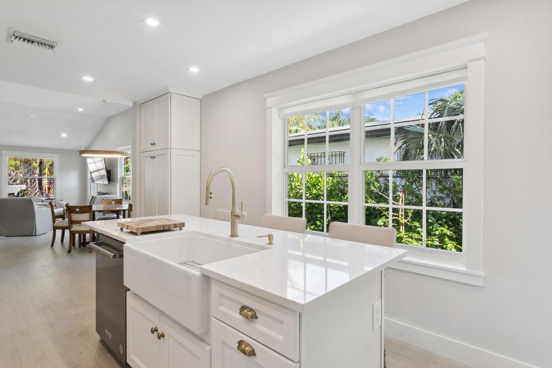 For Sale: $1,099,000 (2 beds, 2 baths, 1600 Square Feet)