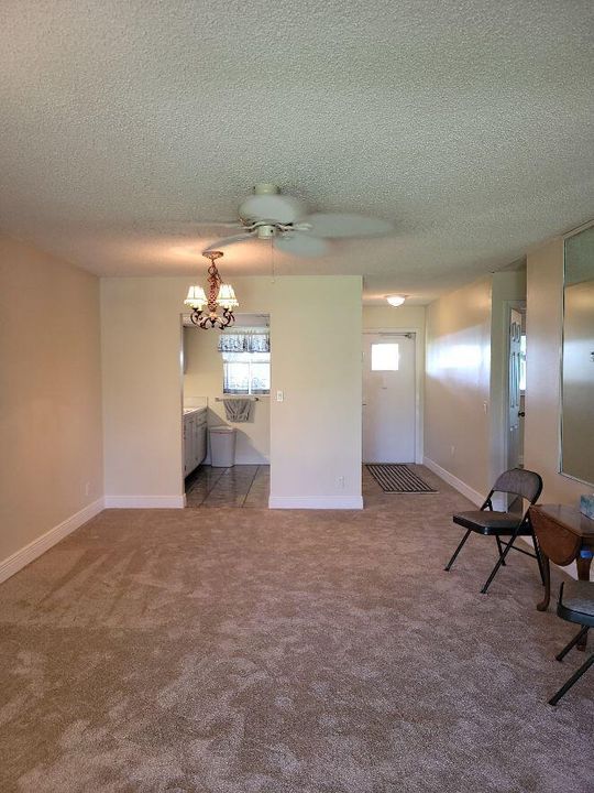 For Sale: $185,000 (2 beds, 2 baths, 901 Square Feet)