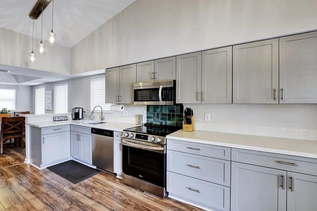 For Sale: $425,000 (3 beds, 2 baths, 1590 Square Feet)