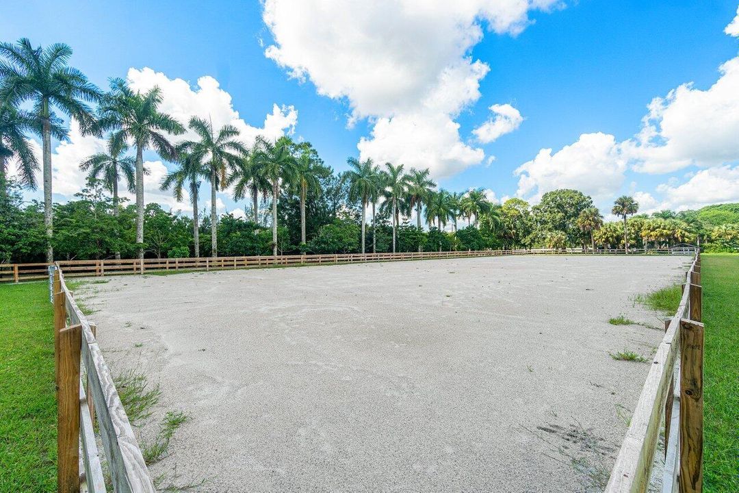 For Sale: $2,399,900 (3 beds, 2 baths, 2648 Square Feet)